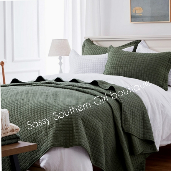 🆕⭐Boho Olive green quilted comforter set - Picture 1 of 9